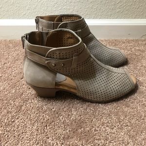 ⭐️Earth open toe bootie🔥